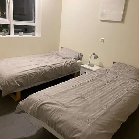 Husavik 2 Bedroom Apartment エクステリア 写真