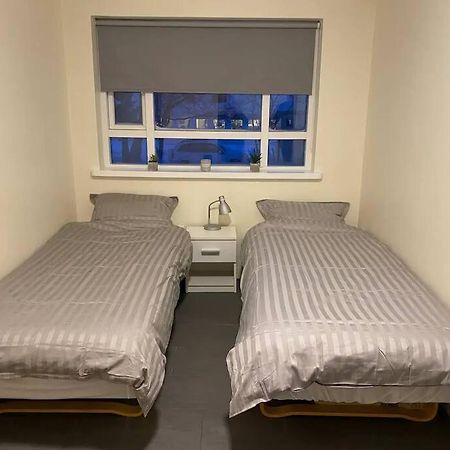 Husavik 2 Bedroom Apartment エクステリア 写真