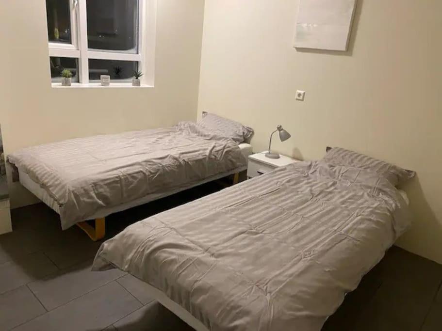 Husavik 2 Bedroom Apartment エクステリア 写真